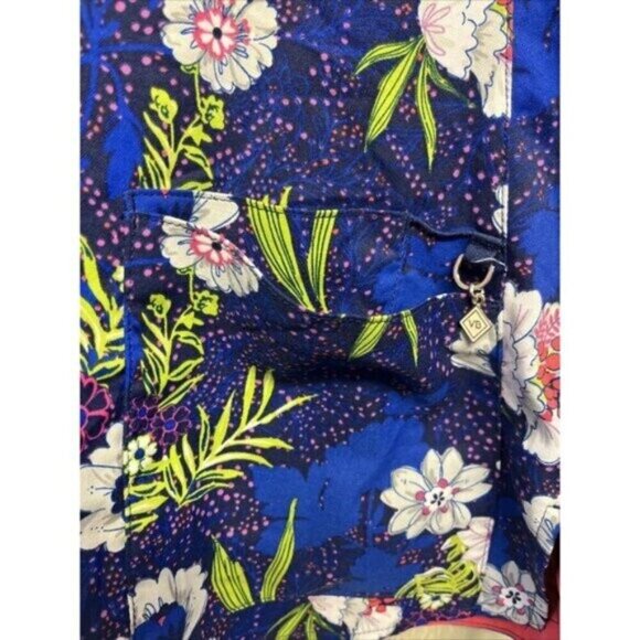 Vera Bradley Blue Tropical Women's Scrub Medical Vet Uniform Top Size Medium - Picture 3 of 6